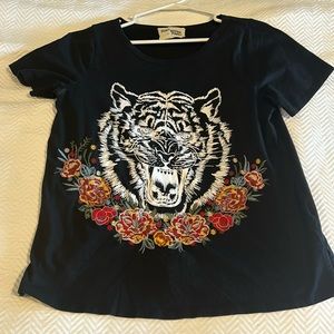 Savanna Jane Tiger Tshirt size small